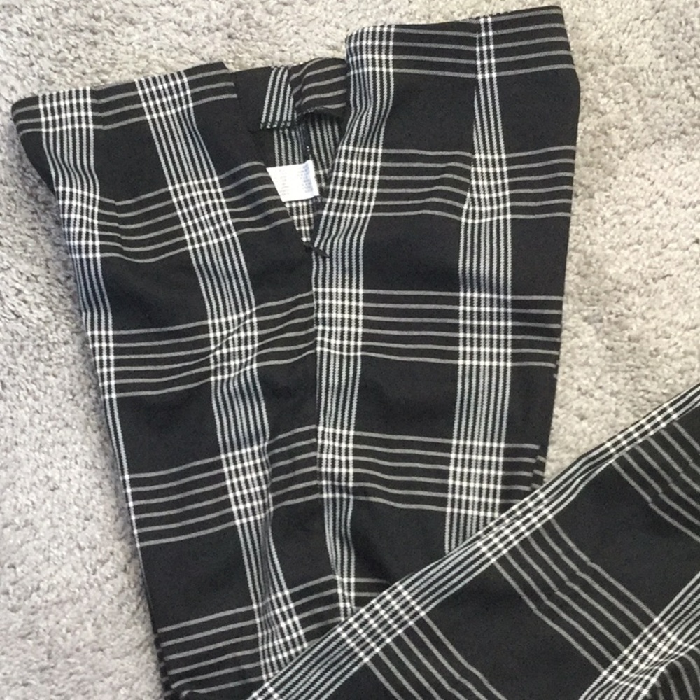 Forever 21 pants windowpane high waisted ankle trousers.Size M